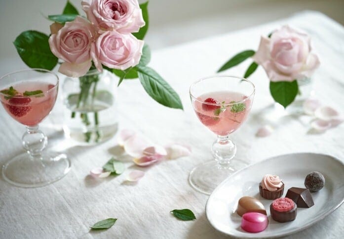 花とお酒の香りのハーモニーを楽しめる、モロゾフ「花と酒とチョコレート」　※画像提供／モロゾフ