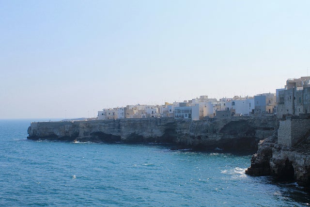 海に囲まれた港町／photo by Nouhailler