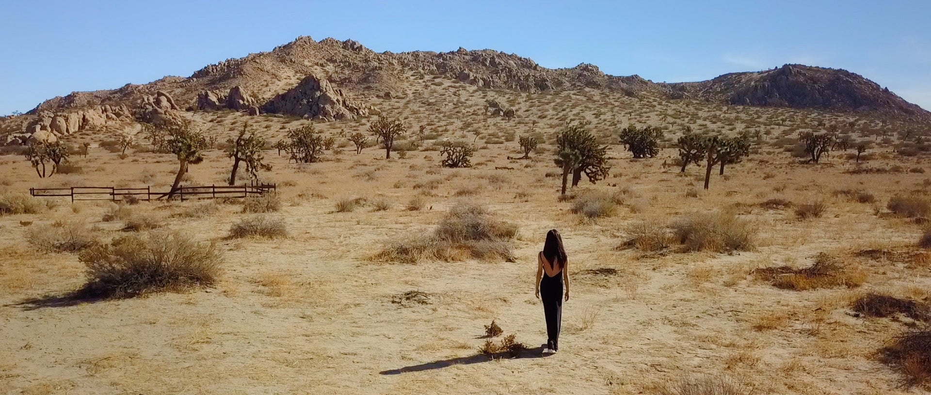 板野友美「Just as I am」MVより（画像提供：キングレコード）