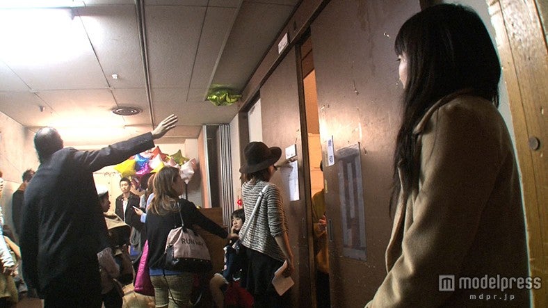 ファッションショー当日、バックステージで緊張がピークに（画像提供：テレビ東京）