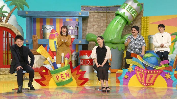 (前列左から)佐藤健、武井咲(後列左から)吉住、空気階段(C)日本テレビ