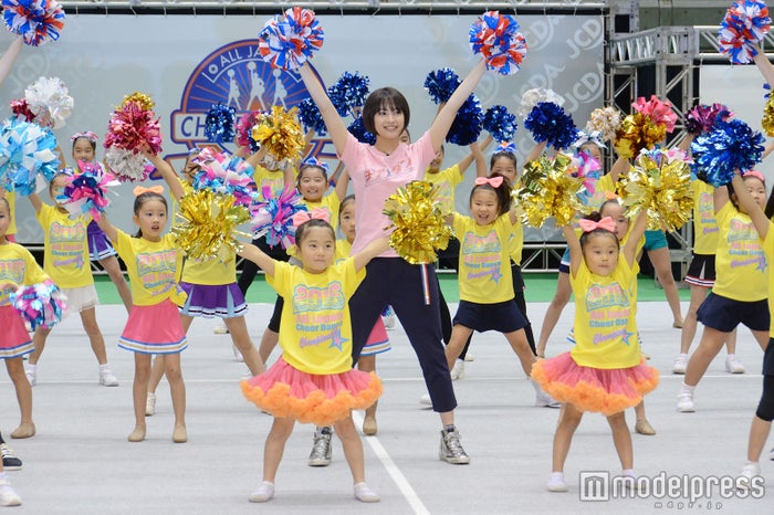 広瀬すず 中条あやみ 山崎紘菜らとサプライズで会場悲鳴 チアダンス生披露で抜群チームワーク モデルプレス