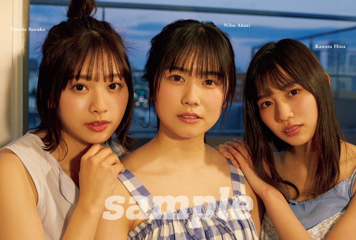 富田鈴花、丹生明里、河田陽菜/「日向坂46ストーリー~ひらがなからはじめよう~」ポストカード(提供写真)