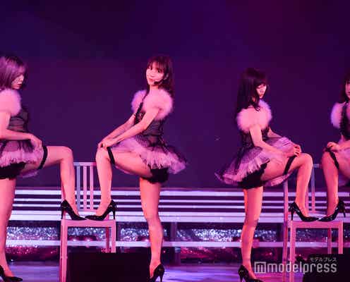 AKB48、柏木由紀演出で48曲ノンストップライブ 大人数で美脚全開「誘惑のガーター」も<セットリスト>