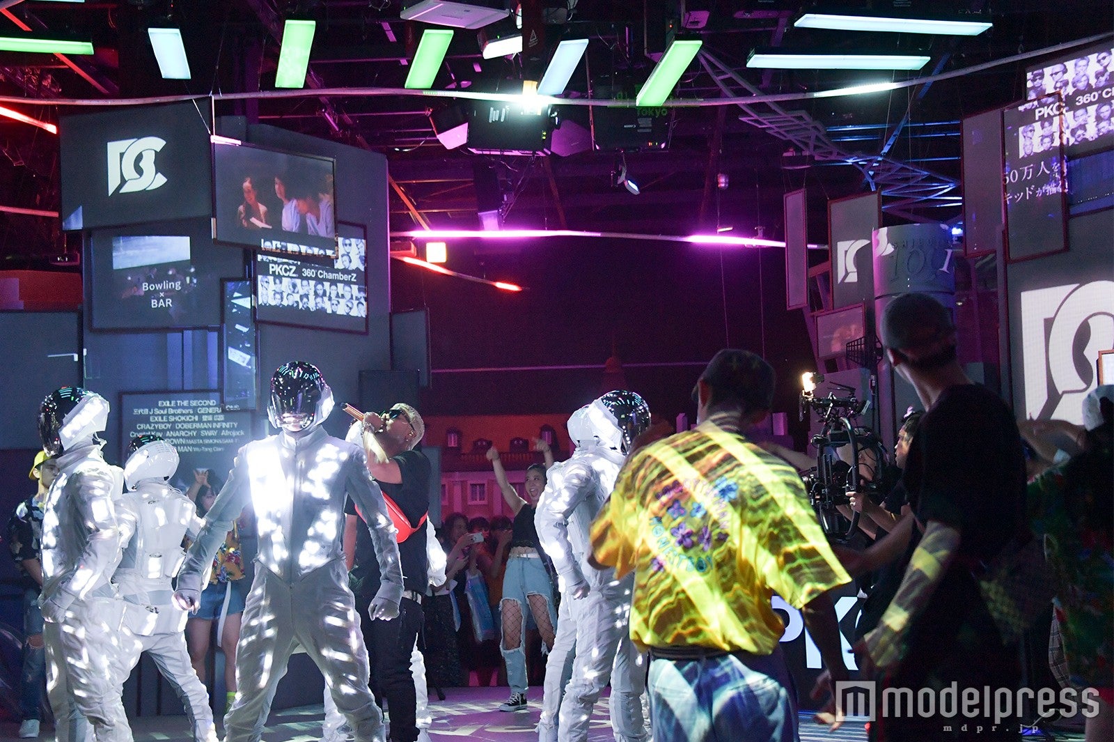 PKCZ（R）ゲリラライブの様子（C）モデルプレス