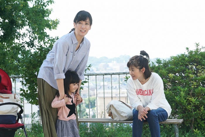 水川あさみと篠原涼子(C)フジテレビ