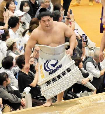 幕内力士が元アイドルからの応援で背中押された、朝紅龍が9月場所勝ち越しの励み明かす【大相撲】