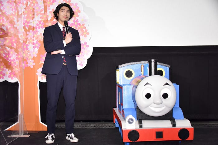 賀来賢人、トーマス(C)モデルプレス