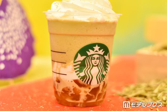 3層からなる「加賀 棒ほうじ茶 フラペチーノ（R）」 （C）モデルプレス