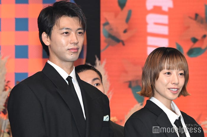 竹内涼真、夏帆(C)モデルプレス
