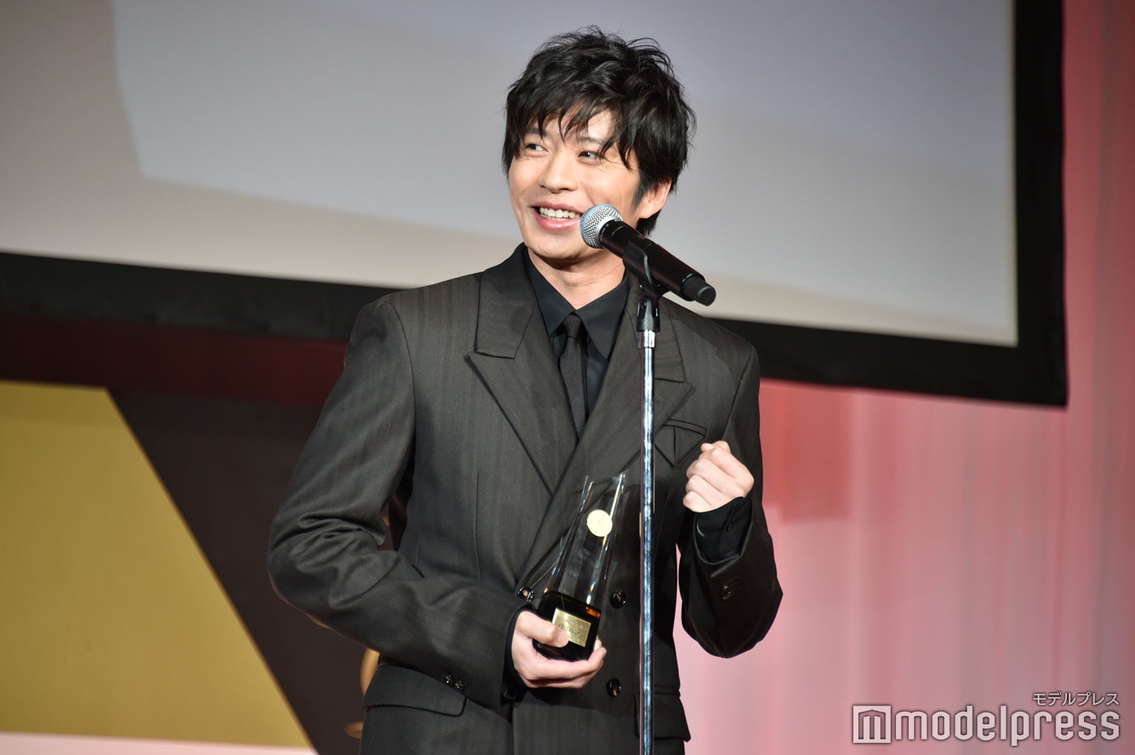 レッドカーペットを歩く際に自分のBGMが元気系の曲だったと主張する田中圭（C）モデルプレス