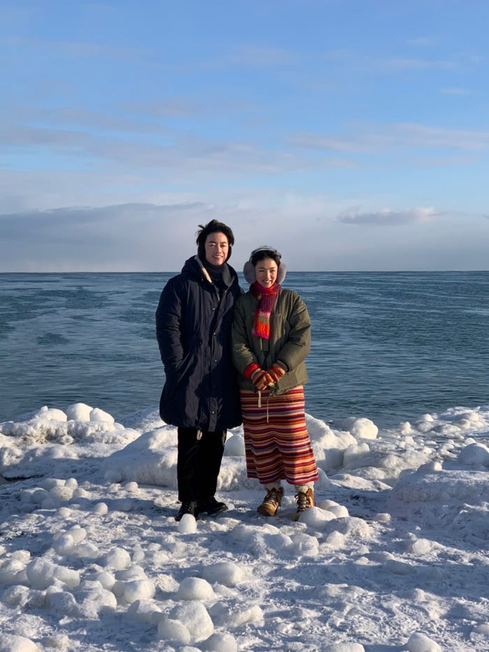 佐藤健、満島ひかり/メイキング写真(C)Netflix