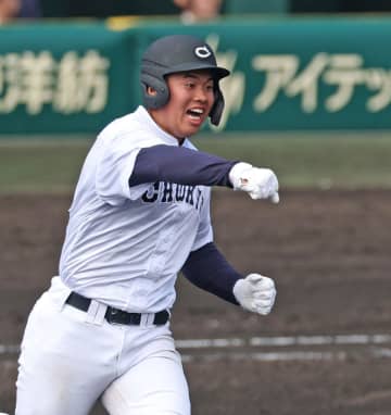 中京大中京・松田知輝が大会第1号 左越えソロ 133キロをとらえる