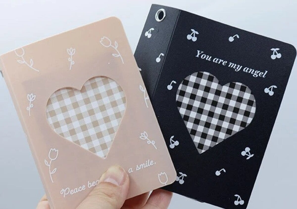 ダイソー　窓付きトレーディングカードファイル