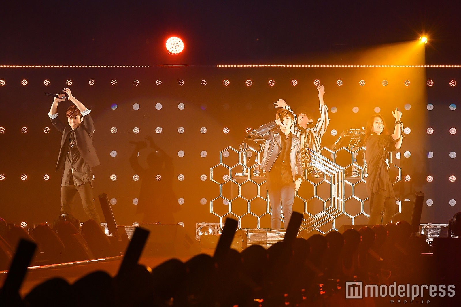 THE BEAT GARDENのオープニングアクト （C）モデルプレス