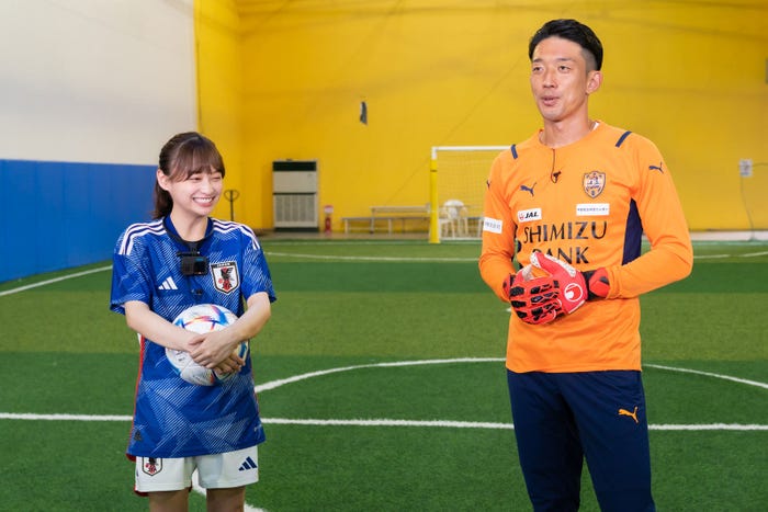 影山優佳、権田修一(C)テレビ朝日