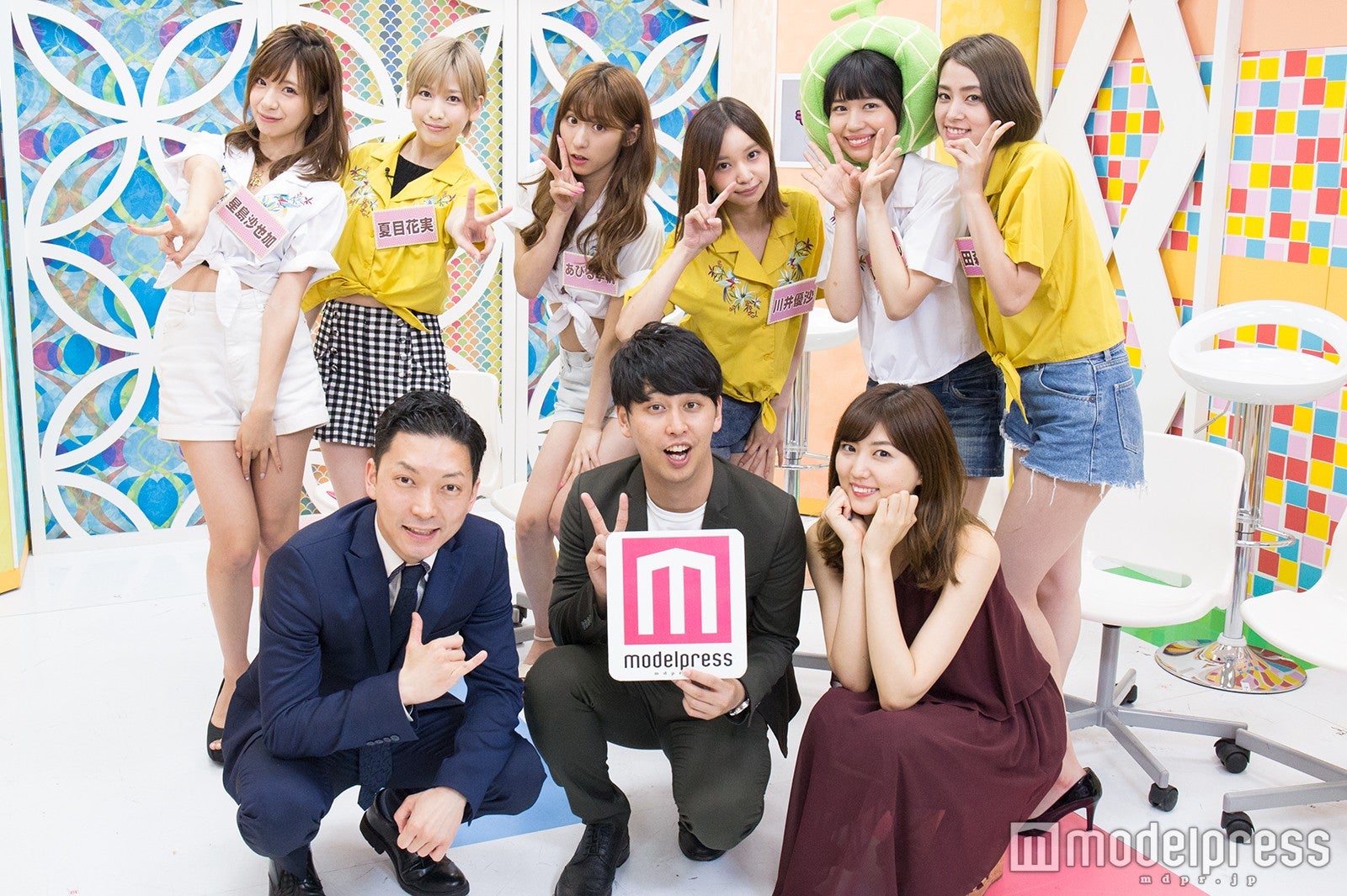 （前列左から）嶋佐和也、屋敷裕政、岩崎名美（後列左から）星島沙也加、夏目花実、あびる李帆、川井優沙、山口めろん、田森美咲 （C）モデルプレス