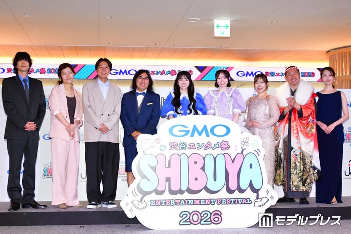 (左から)黒羽麻璃央、ヒコロヒー、コカドケンタロウ、中岡創一、増田彩乃、真鍋凪咲、岩佐美咲、レイザーラモンRG、海乃美月(C)モデルプレス
