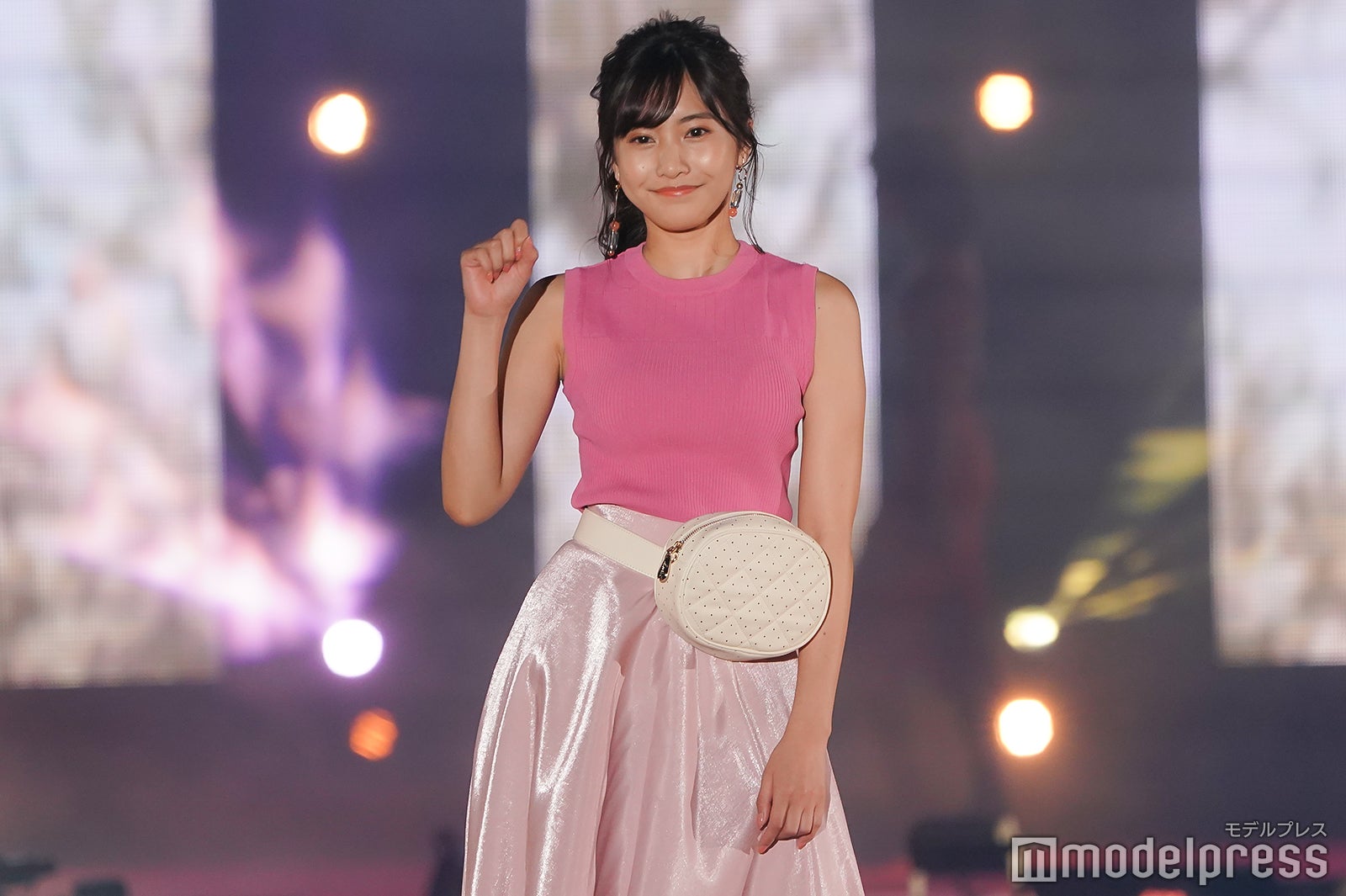 佐野ひなこ、ピンクニットでキュートな春コーデ＜GirlsAward 2018 S／S ＞