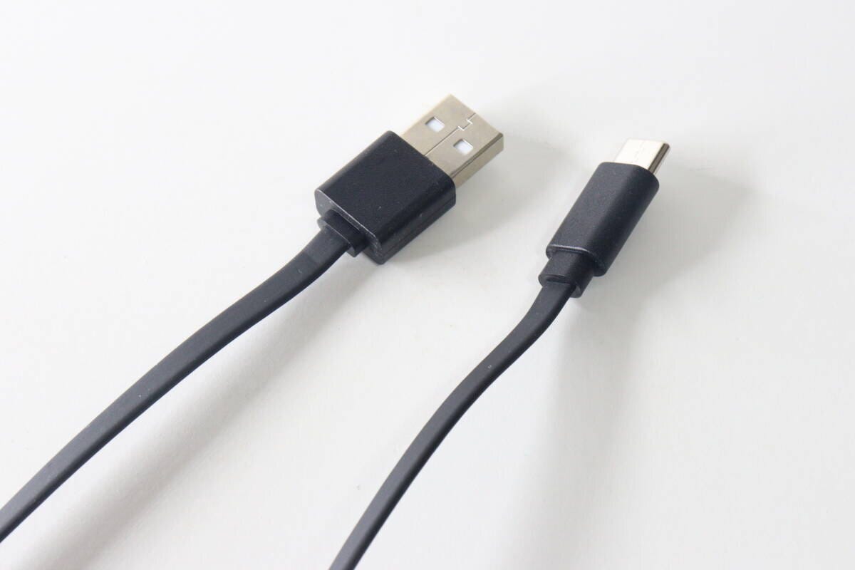 リール式充電・通信ケーブルのUSB-AとType-Cコネクタ リール式充電・通信ケーブルのUSB-AとType-Cコネクタ