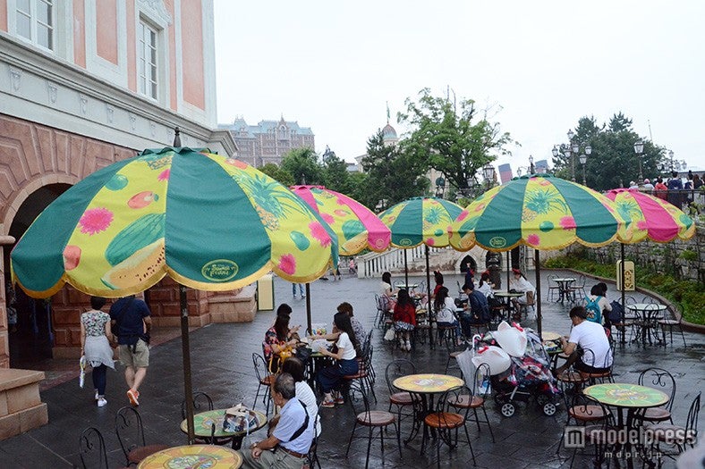 パラソルもフルーツ柄