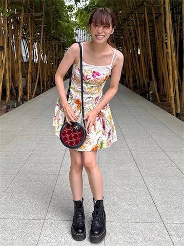 片岡凜、キャミワンピ姿のオフショットが話題「夏らしくて可愛い！！」「天使の笑顔」