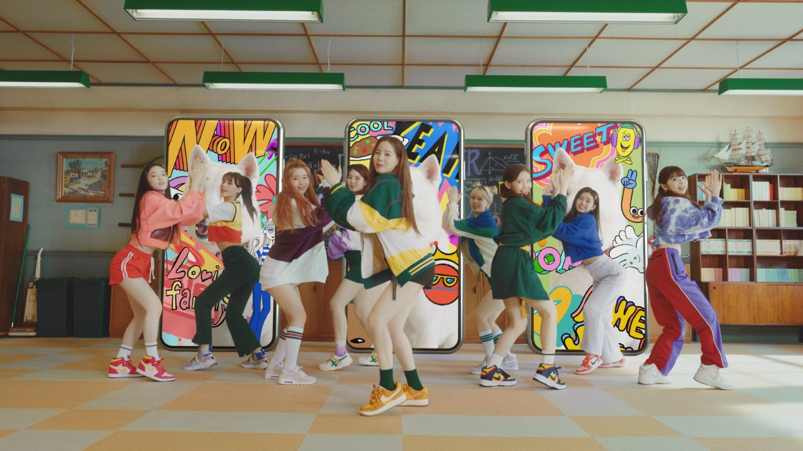 NiziU／新TVCM「いよいよスマホデビュー」篇より（提供写真）