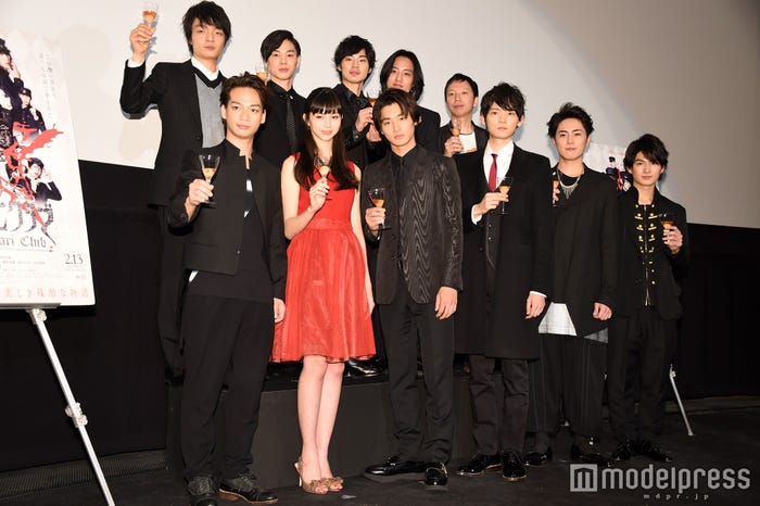 映画「ライチ☆光クラブ」(下段左から)池田純矢、中条あやみ、野村周平、古川雄輝、間宮祥太朗、松田凌(上段左から)岡山天音、柾木玲弥、戸塚純貴、藤原季節、内藤瑛亮監督(C)モデルプレス