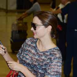 サインに応じるミランダ・カー