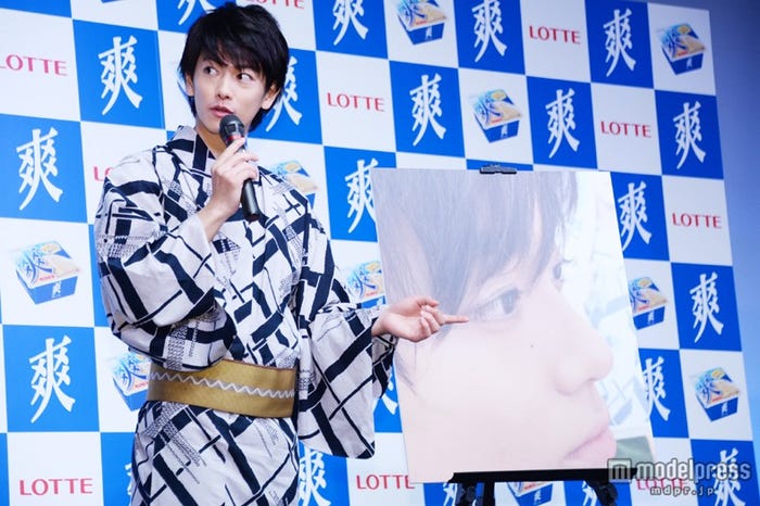 佐藤健/写真は佐藤健風メイクの夢みるアドレセンス・山田朱莉