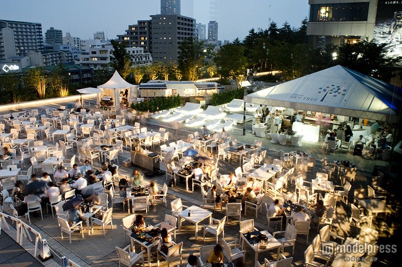 ベッド席以外にもテーブル席がたくさん