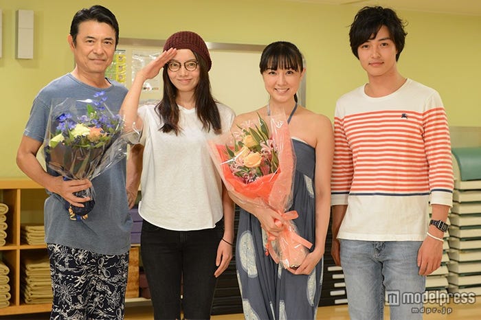 (左から)升毅、森カンナ、伊藤歩、栗山航(C)読売テレビ