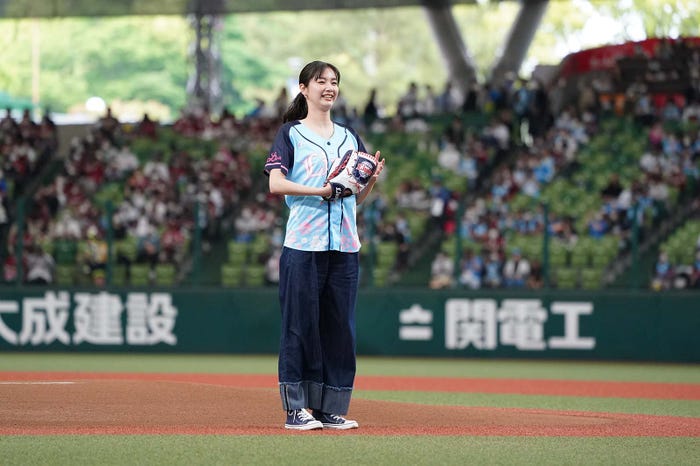 新川優愛(C)SEIBU Lions