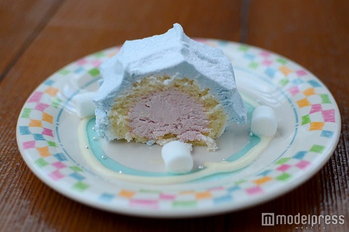 ストロベリームースのロールケーキ(C)モデルプレス