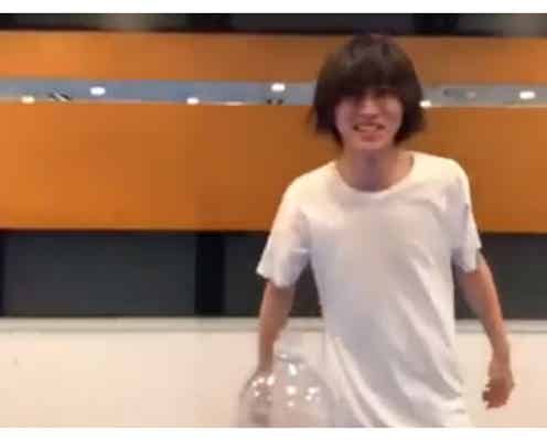 山崎賢人“ボトルキャップチャレンジ”動画公開「かっこよすぎ」「神ワザ」と大反響