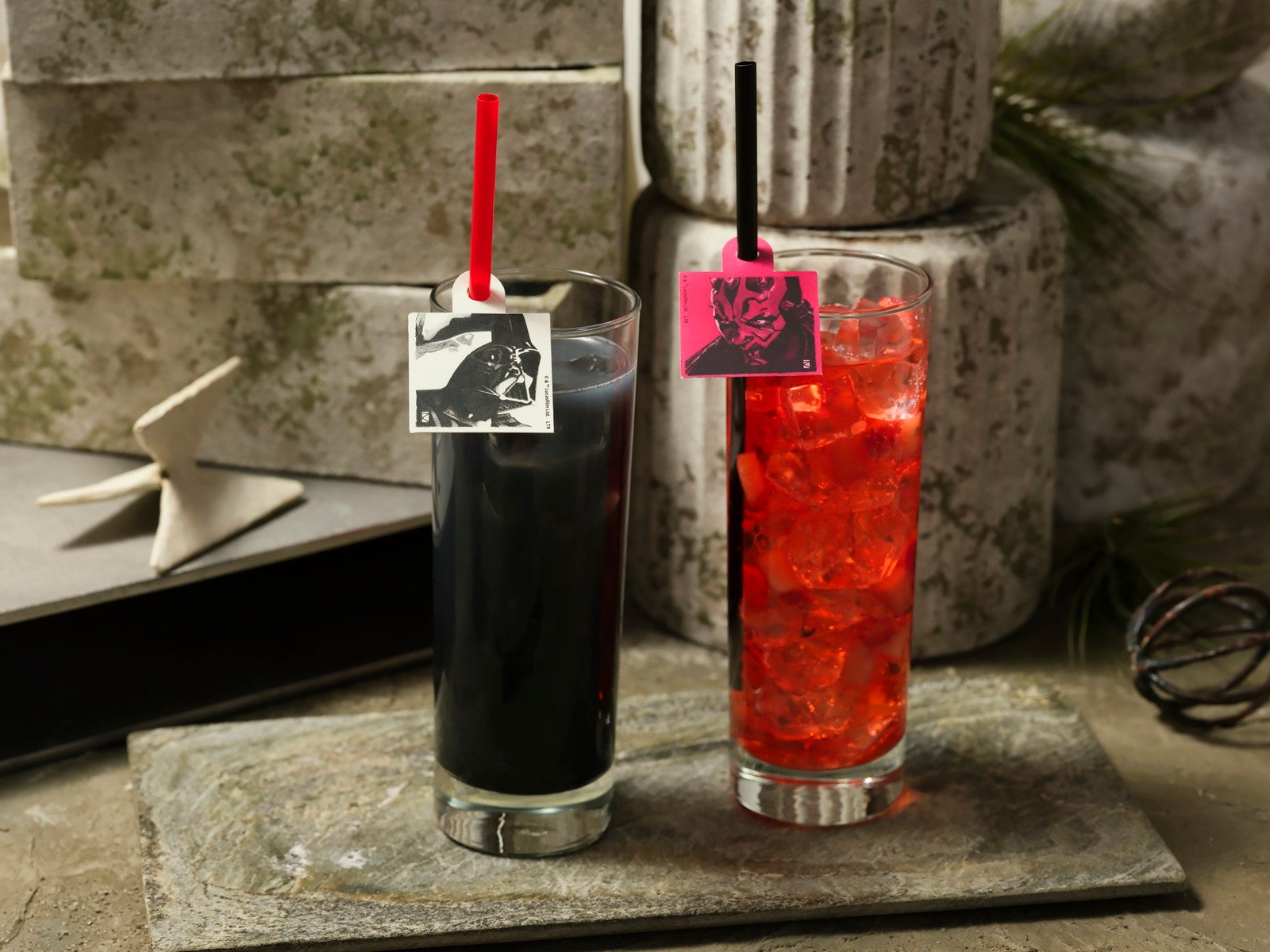 ＜ダース・ベイダー＞ブラックウォーター、＜ダース・モール＞レッドスカッシュ税込1,290円　　（C）＆ TM Lucasfilm Ltd．