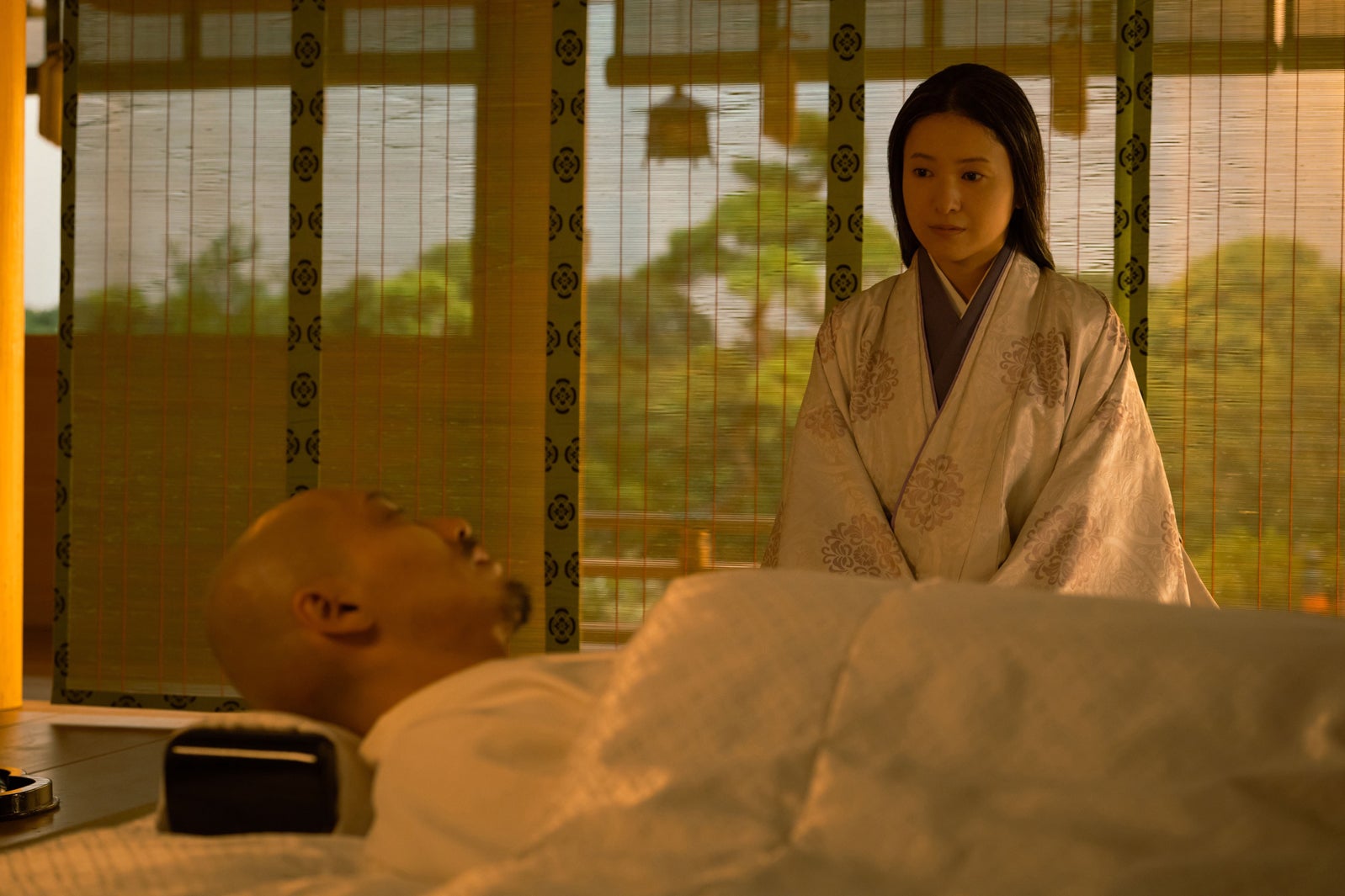 柄本佑、吉高由里子「光る君へ」最終話（C）NHK