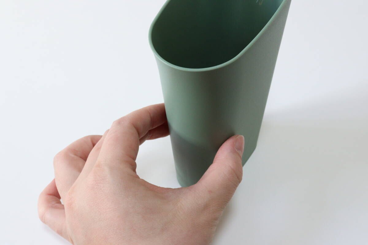 ダイソーのスリム水差しは持ち手がない