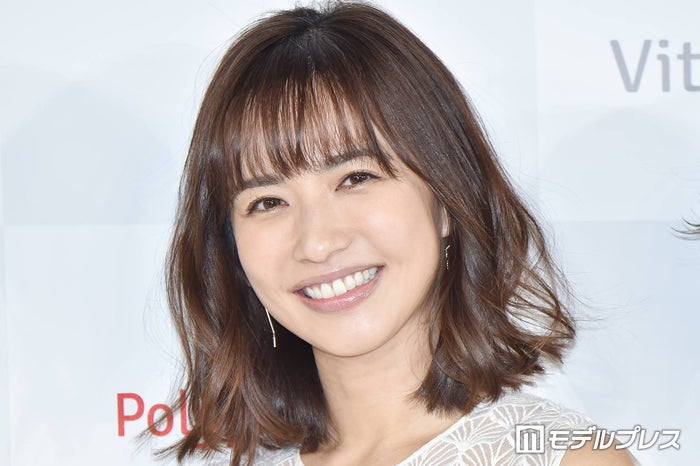 マレーシア移住の優木まおみ「少しずつ生活が整っていく」新居の広々リビング公開「床がピカピカで美しい」「開放感すごい」の声