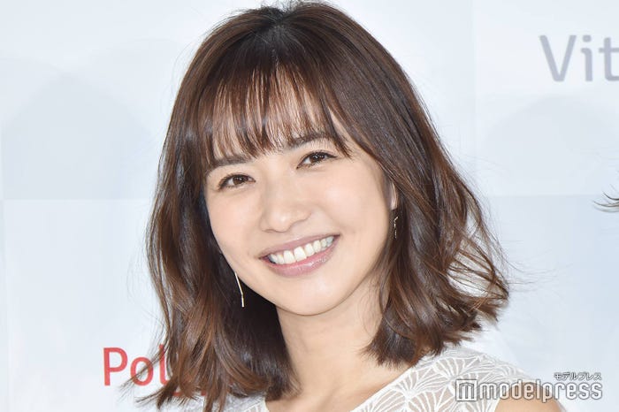 ミディアムヘアの優木まおみ(C)モデルプレス