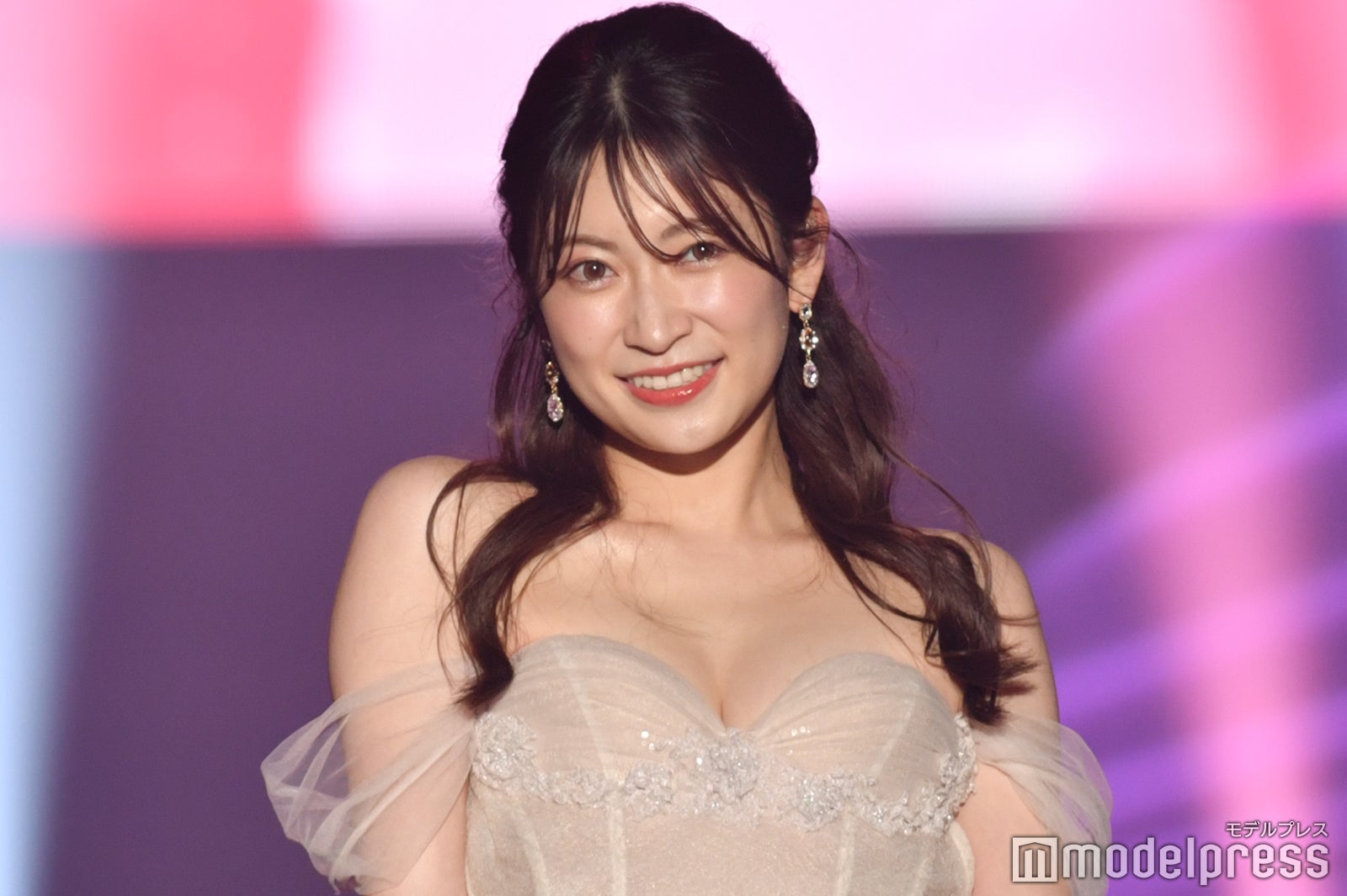 値下げ★早期配送★レア商品★吉田朱里　卒業ドレス　アカリン　ワンピース　ドレス 値下げ☆早期配送☆レア商品☆吉田朱里 卒業ドレス アカリン