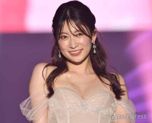 吉田朱里、SEXYドレスで美バスト&背筋輝く 振り向きにドキッ<TGC しずおか>