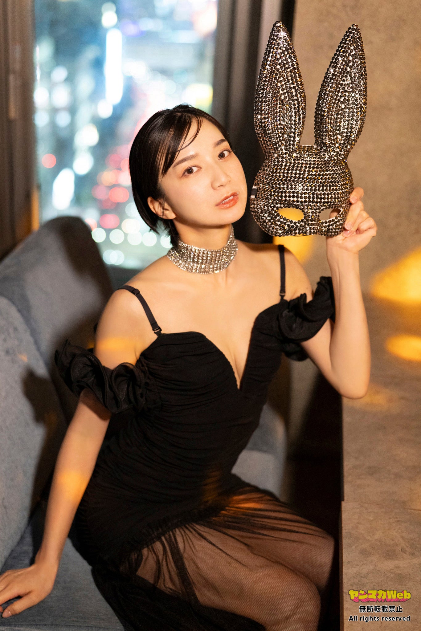 画像6/9) 小嶋陽菜、美ボディ際立つビキニ姿「ヤンマガ」表紙