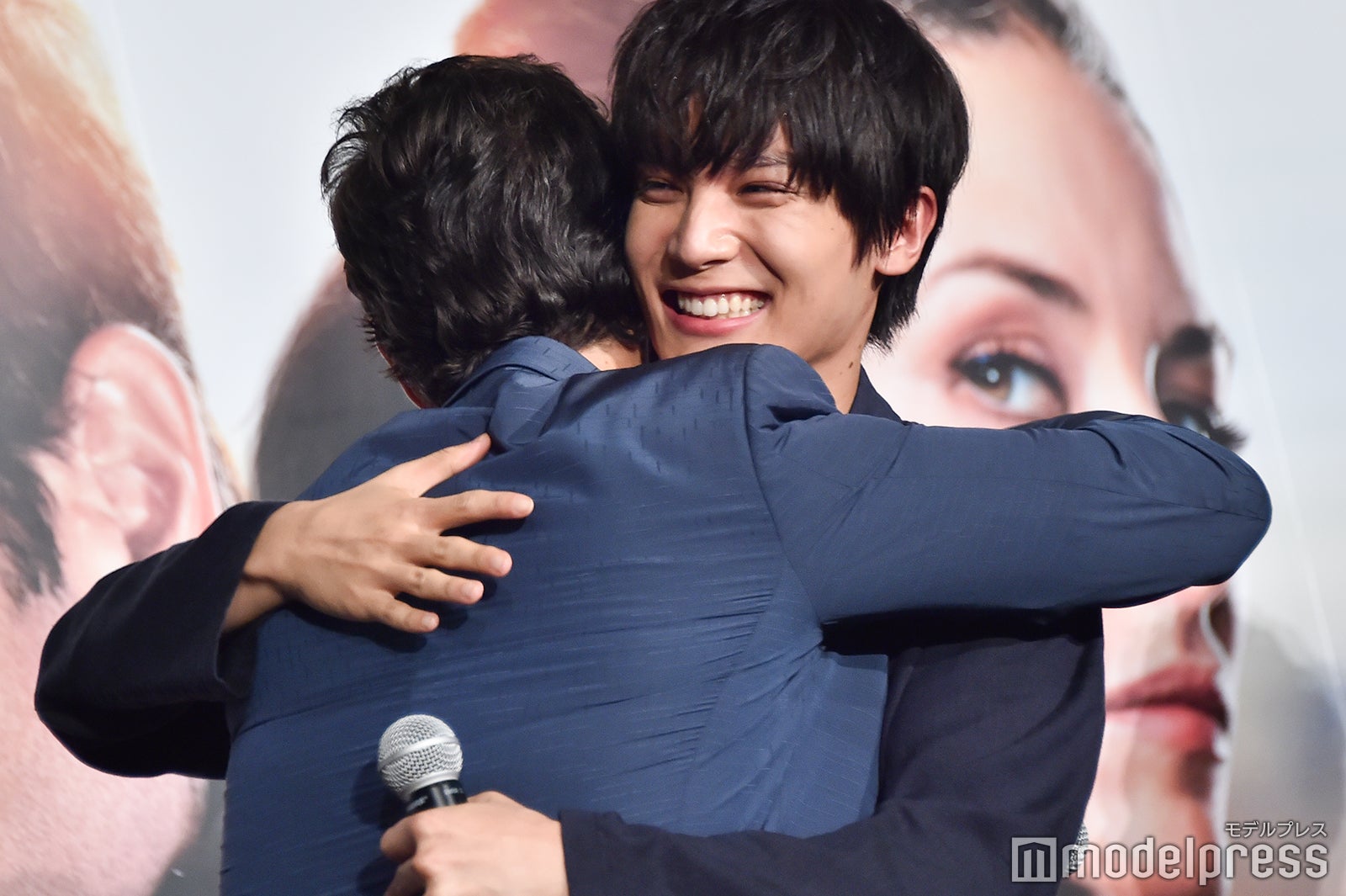 中川大志、大ファン“アントマン”と熱いハグ「いつもはキャーキャー言われるほうなんですけど」＜アントマン＆ワスプ＞