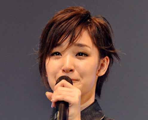 剛力彩芽、歌声初披露で号泣