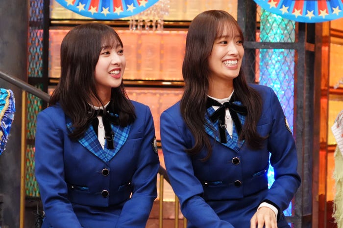 富田鈴花、佐々木久美(C)読売テレビ