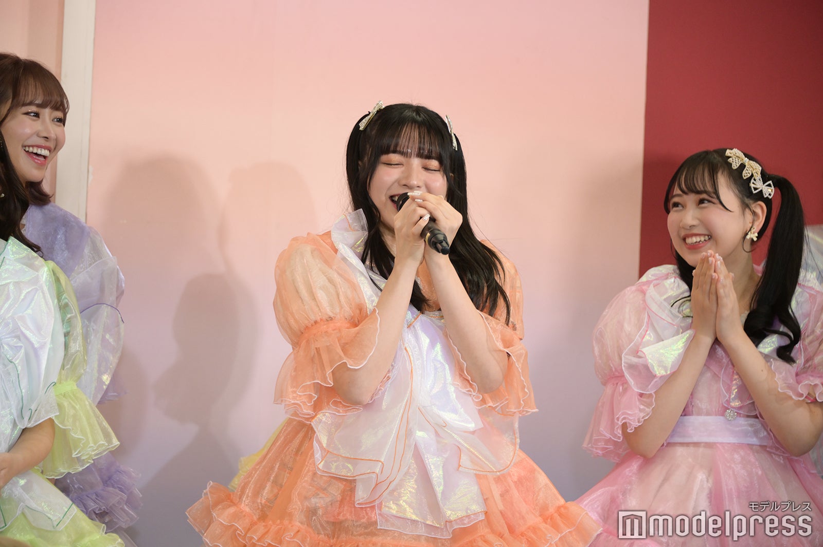 鎮西寿々歌、松本かれん／FRUITS ZIPPER（C）モデルプレス