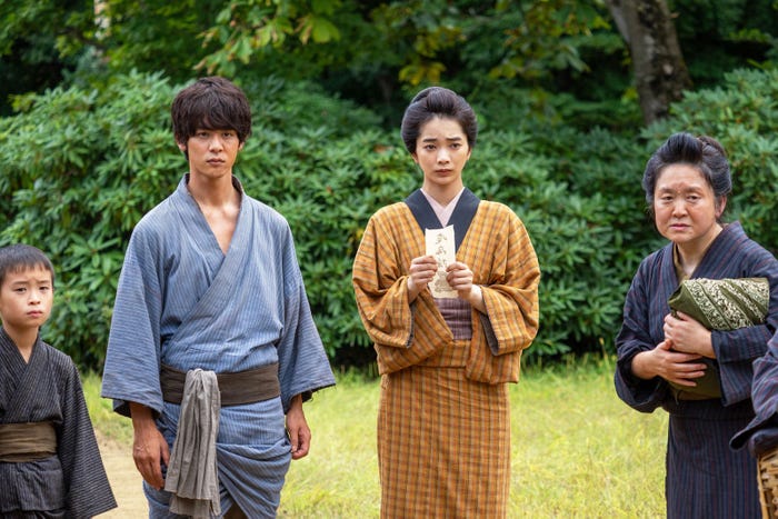 小林虎之介、見上愛ら「風、薫る」第2話(C)NHK