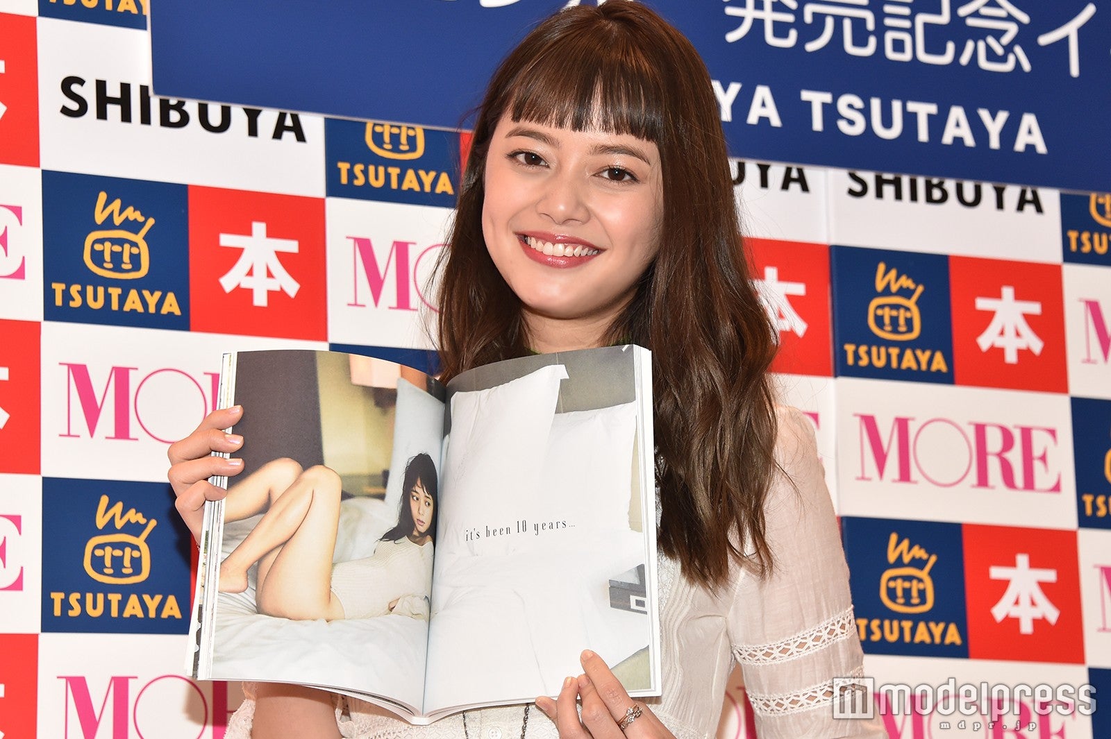 岸本セシル やっぱりしっくりくる オン眉ヘア復活に絶賛の声続出 モデルプレス