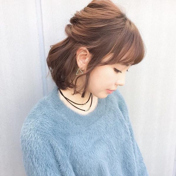 短くても結びたい ショートボブのひとつ結びアレンジで大人おしゃれに モデルプレス 短くても結びたい ショートボブのひとつ結びアレンジで大人おしゃれに モデルプレス